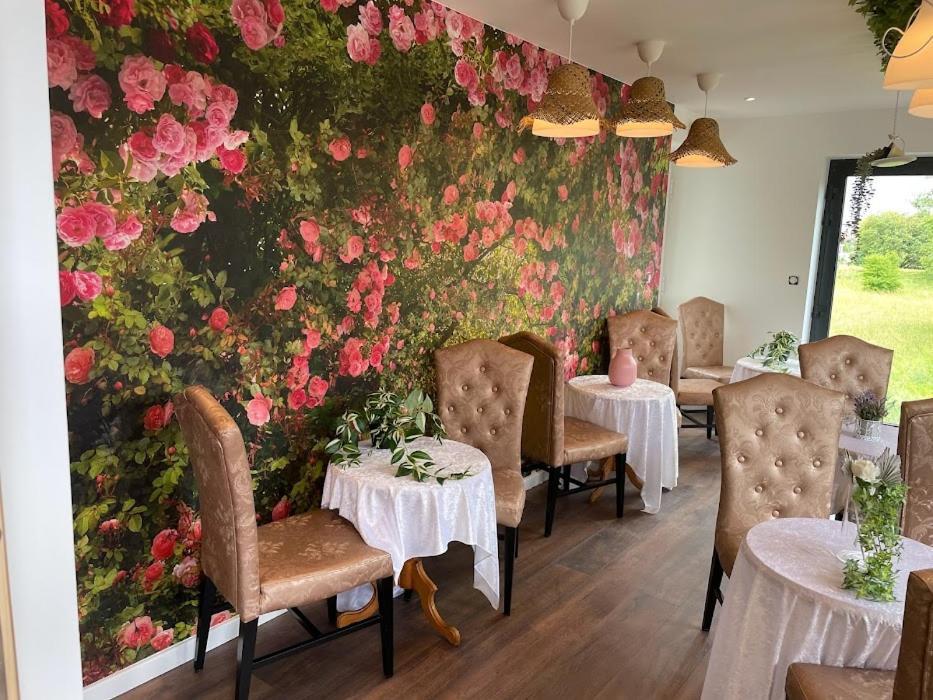 Basel Airport Garden Hotel Блотзайм Екстериор снимка